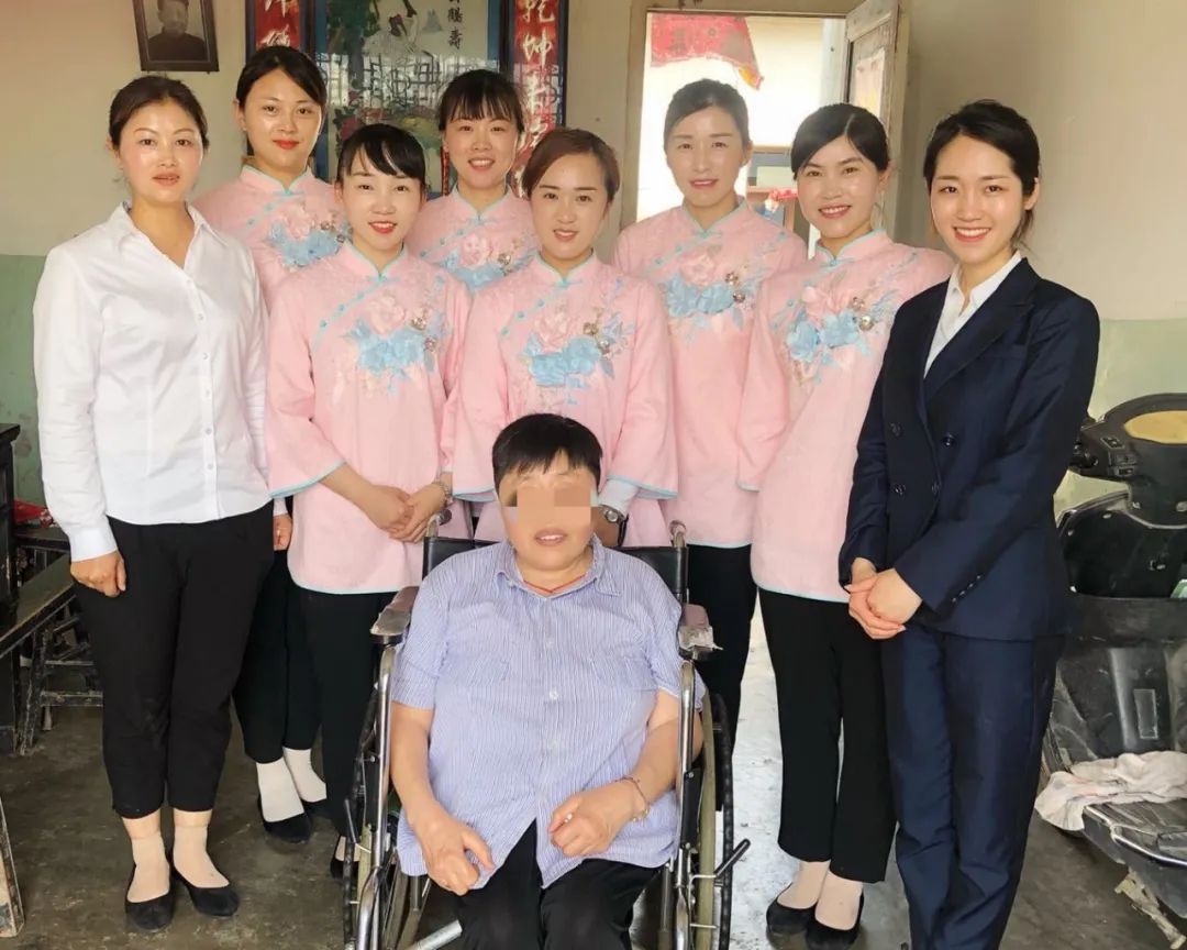 助殘日里船娘們包的餃子，溫暖了她的心